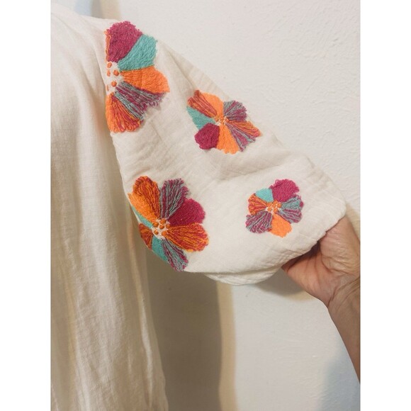 NWT THML Women Size S White Embroidered Floral Puff Sleeve Blouse Bohemian - Picture 3 of 10